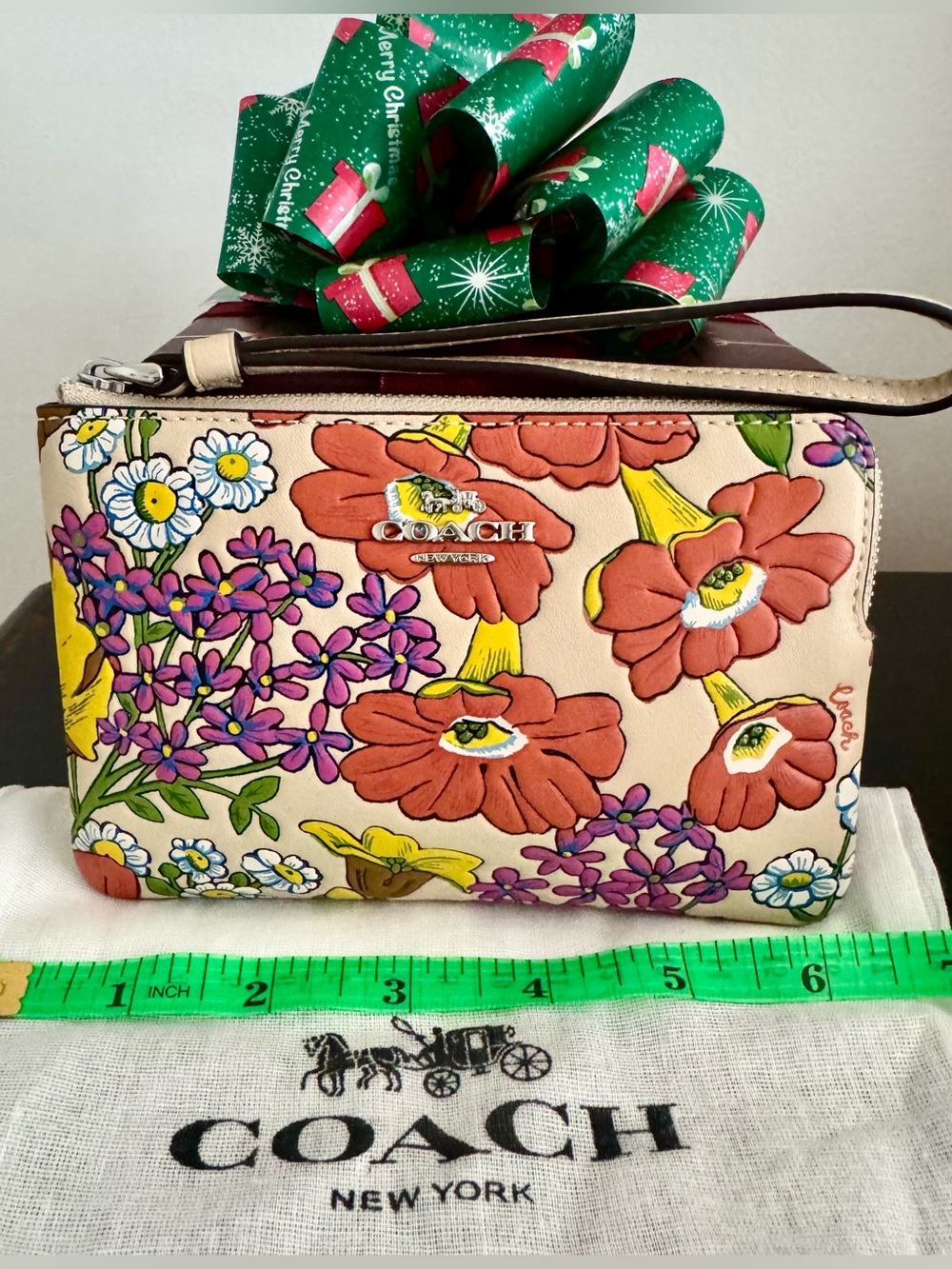 NWOT Coach Dreamy Land Floral Small Corner Zip Wristlet + Dust Bag
